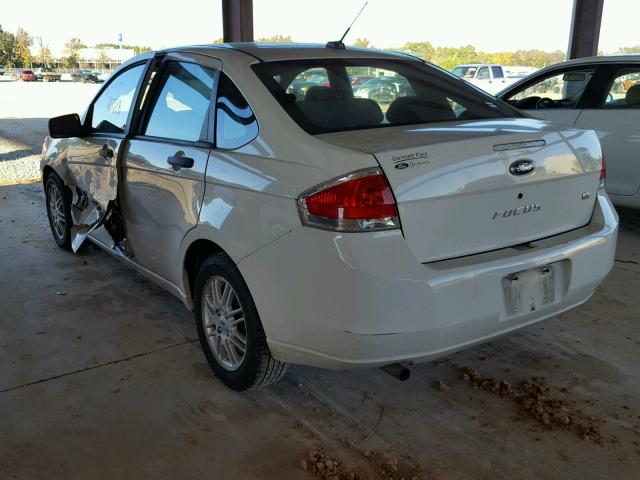 1FAHP35N39W223542 - 2009 FORD FOCUS SE WHITE photo 3