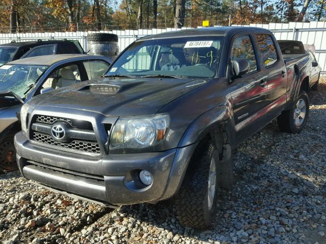 3TMMU4FN4BM025323 - 2011 TOYOTA TACOMA DOU BLACK photo 2