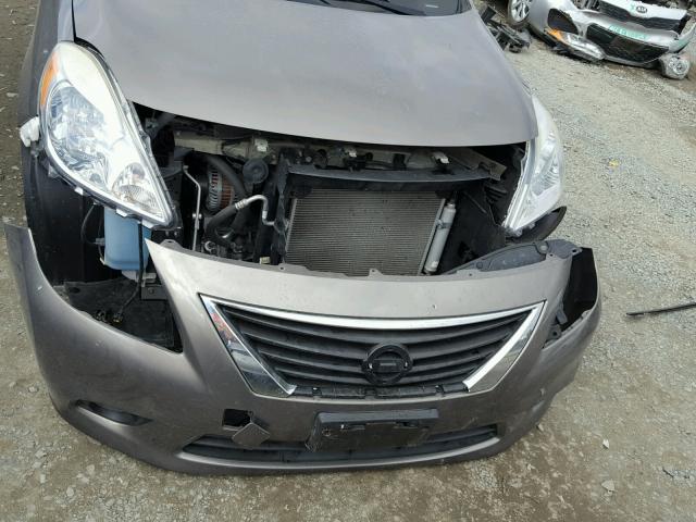 3N1CN7AP6DL850276 - 2013 NISSAN VERSA S GRAY photo 9