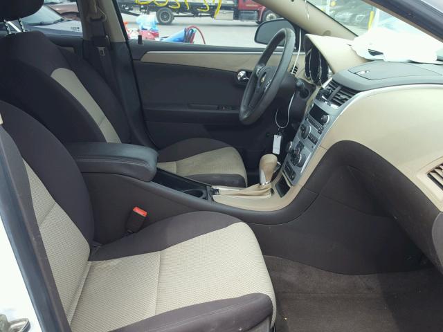 1G1ZB5E15BF249693 - 2011 CHEVROLET MALIBU LS თეთრი ფოტო 5