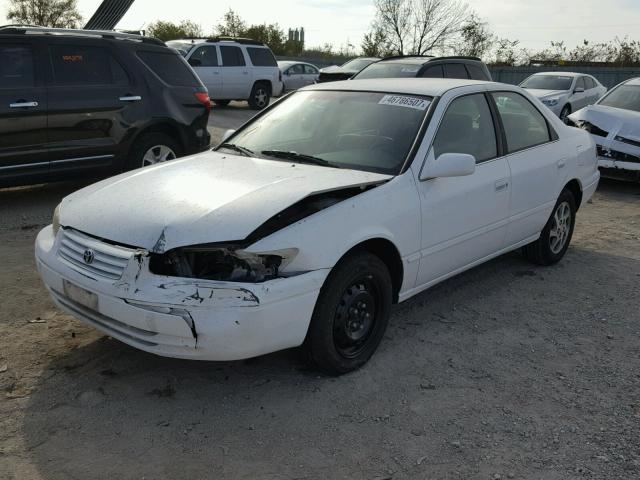 JT2BF22K2X0227114 - 1999 TOYOTA CAMRY LE WHITE photo 2