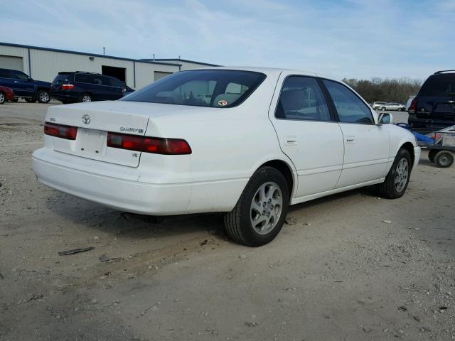 JT2BF22K2X0227114 - 1999 TOYOTA CAMRY LE WHITE photo 4