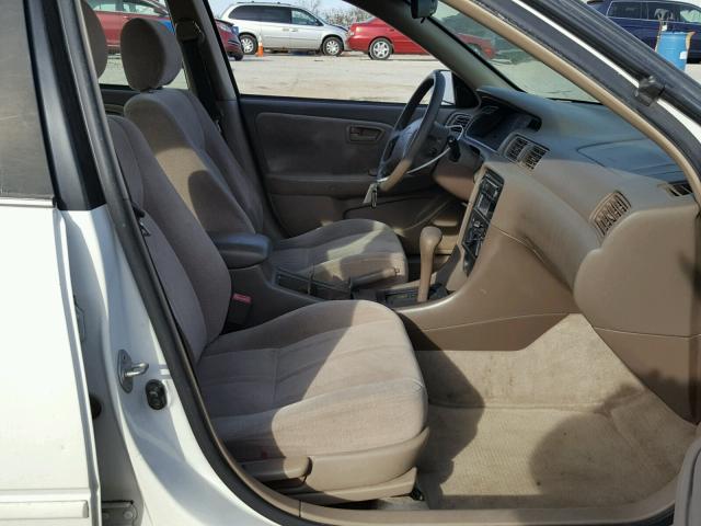 JT2BF22K2X0227114 - 1999 TOYOTA CAMRY LE 白色 照片 5