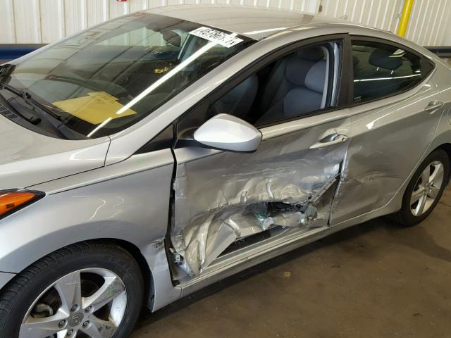 5NPDH4AE9DH235324 - 2013 HYUNDAI ELANTRA GL SILVER photo 9