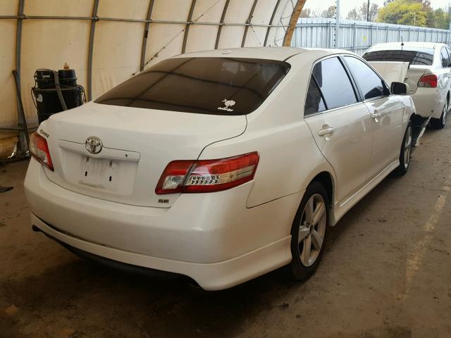 4T1BF3EKXBU626990 - 2011 TOYOTA CAMRY BASE WHITE photo 4