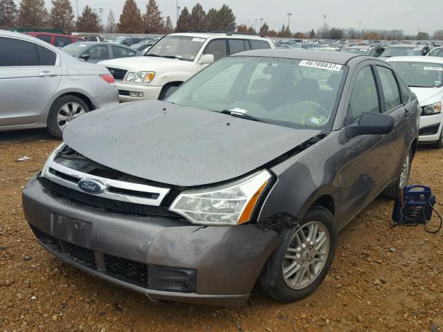 1FAHP35N29W100959 - 2009 FORD FOCUS SE GRAY photo 2