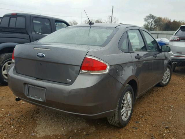 1FAHP35N29W100959 - 2009 FORD FOCUS SE GRAY photo 4