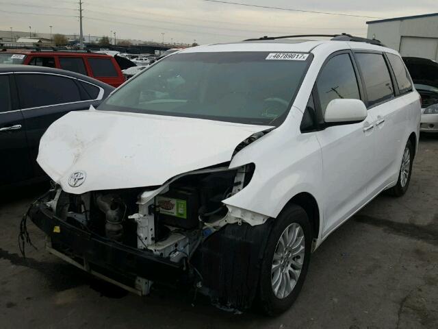 5TDYK3DC5DS335874 - 2013 TOYOTA SIENNA XLE WHITE photo 2