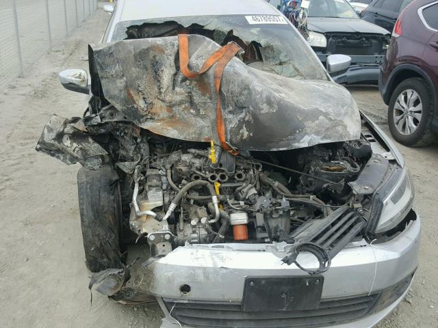 3VW2K7AJ0EM207041 - 2014 VOLKSWAGEN JETTA BASE SILVER photo 9