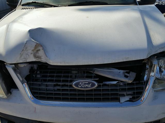 1FMRU15W04LA69978 - 2004 FORD EXPEDITION WHITE photo 7