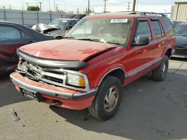 1GNDT13W0T2117396 - 1996 CHEVROLET BLAZER RED photo 2