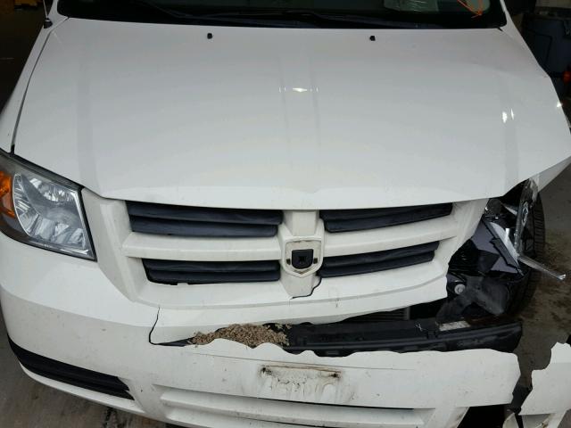 2D4RN4DE5AR377746 - 2010 DODGE GRAND CARA WHITE photo 7