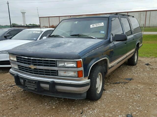 1GNEC16K1PJ395717 - 1993 CHEVROLET SUBURBAN C GREEN photo 2