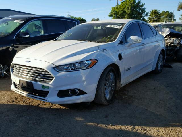 3FA6P0PU7FR225920 - 2015 FORD FUSION SE WHITE photo 2