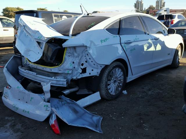 3FA6P0PU7FR225920 - 2015 FORD FUSION SE WHITE photo 4