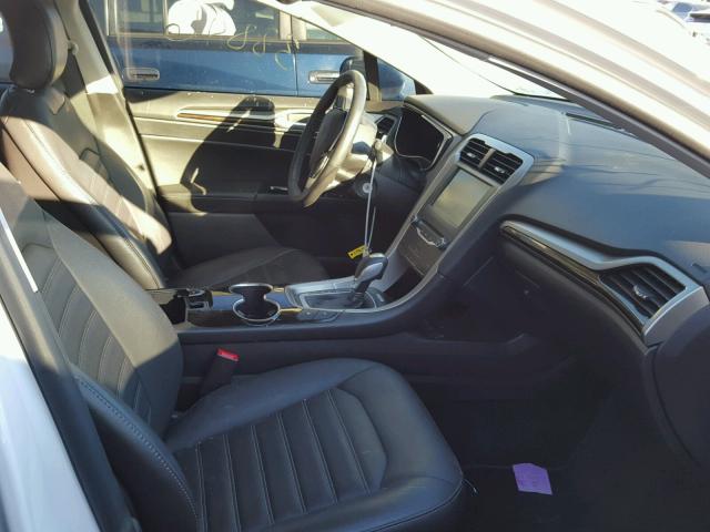 3FA6P0PU7FR225920 - 2015 FORD FUSION SE WHITE photo 5