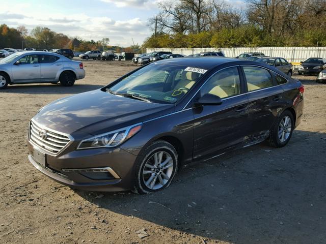 5NPE24AF3FH023830 - 2015 HYUNDAI SONATA SE BROWN photo 2