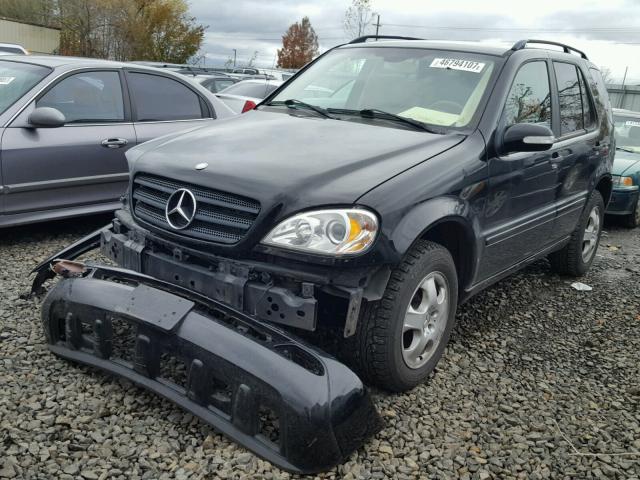 4JGAB57E44A498177 - 2004 MERCEDES-BENZ ML 350 BLACK photo 2