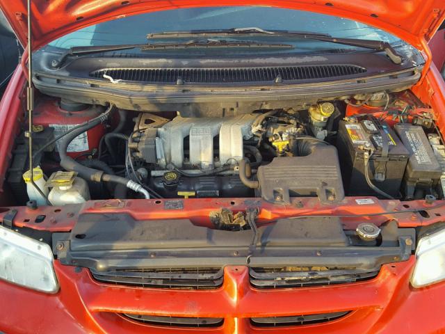 2B4GP25R7YR775228 - 2000 DODGE CARAVAN RED photo 7