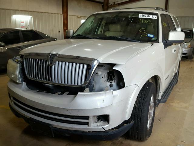 5LMFU27555LJ21102 - 2005 LINCOLN NAVIGATOR WHITE photo 2