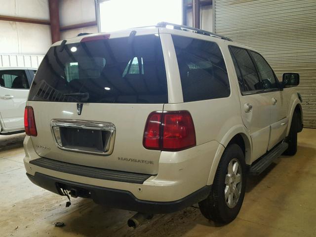 5LMFU27555LJ21102 - 2005 LINCOLN NAVIGATOR WHITE photo 4