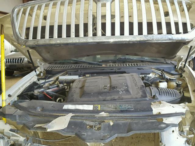 5LMFU27555LJ21102 - 2005 LINCOLN NAVIGATOR WHITE photo 7