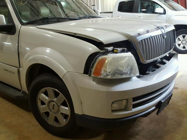 5LMFU27555LJ21102 - 2005 LINCOLN NAVIGATOR WHITE photo 9