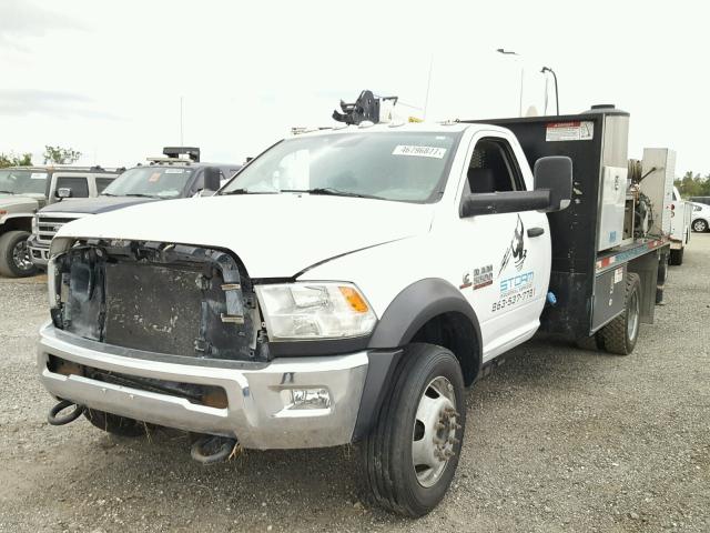 3C7WRNBL0GG121267 - 2016 RAM 5500 WHITE photo 2