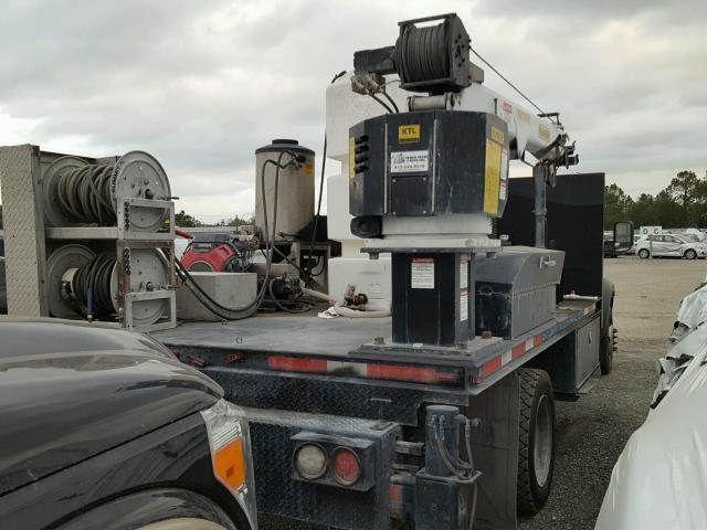 3C7WRNBL0GG121267 - 2016 RAM 5500 WHITE photo 4