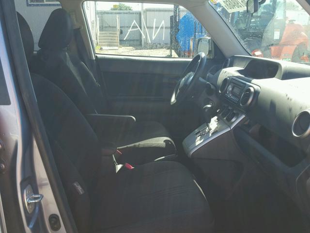 JTLZE4FE9A1097993 - 2010 TOYOTA SCION XB Сұр фото 5
