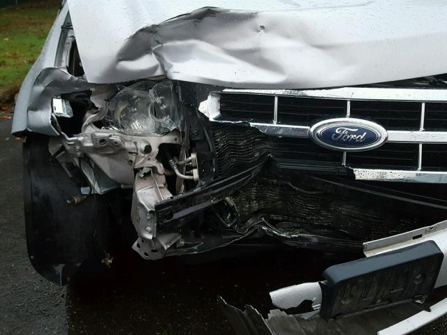 1FMCU93118KA81919 - 2008 FORD ESCAPE XLT SILVER photo 9