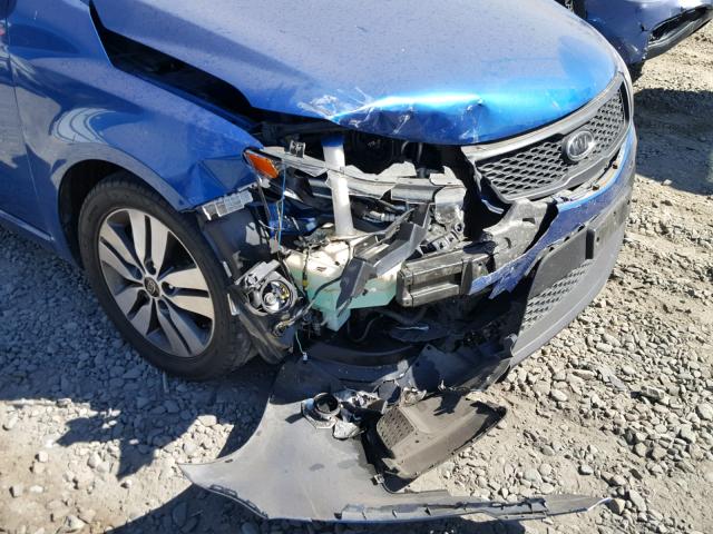 KNAFU6A25D5743907 - 2013 KIA FORTE EX BLUE photo 9