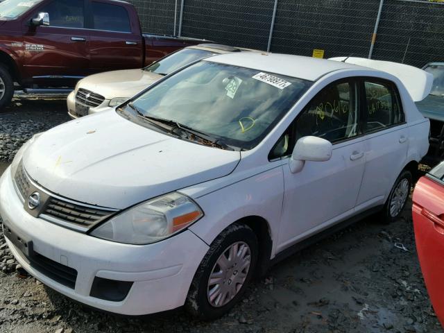 3N1BC11E57L399567 - 2007 NISSAN VERSA S WHITE photo 2