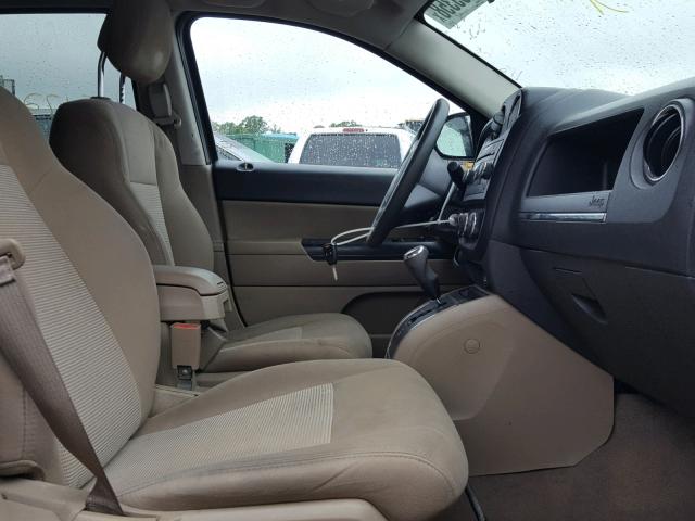 1C4NJCBA3CD504114 - 2012 JEEP COMPASS SP 白色 照片 5