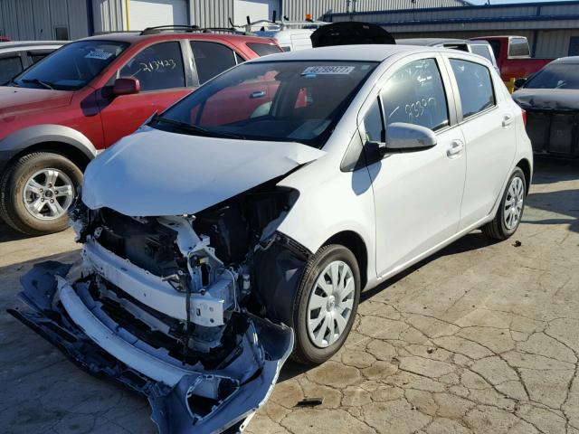 VNKKTUD39HA078821 - 2017 TOYOTA YARIS WHITE photo 2