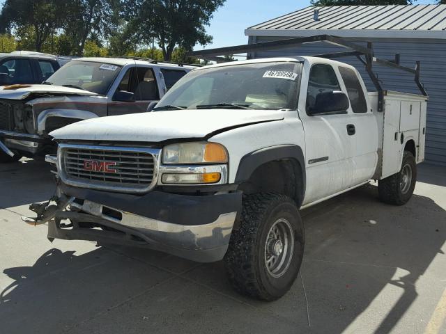 1GTHC29U61E337675 - 2001 GMC SIERRA C25 WHITE photo 2