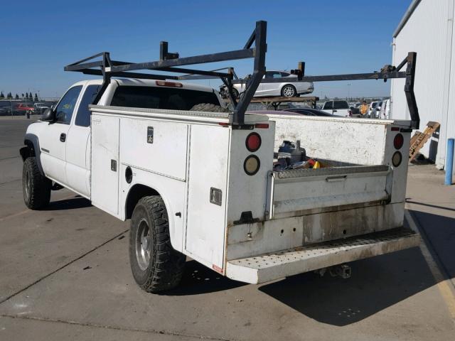 1GTHC29U61E337675 - 2001 GMC SIERRA C25 WHITE photo 3