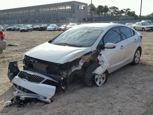 3KPFK4A77HE031689 - 2017 KIA FORTE LX SILVER photo 2