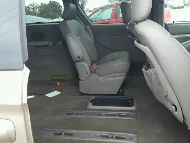 2C4GP54L72R571876 - 2002 CHRYSLER TOWN & COU 棕色 照片 6