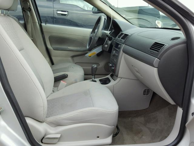 1G1AK58F687108803 - 2008 CHEVROLET COBALT SILVER photo 5