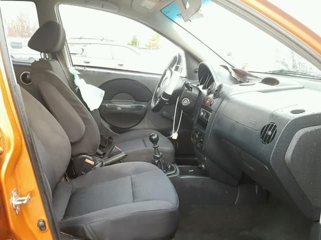 KL1TD66628B093059 - 2008 CHEVROLET AVEO BASE ORANGE photo 5