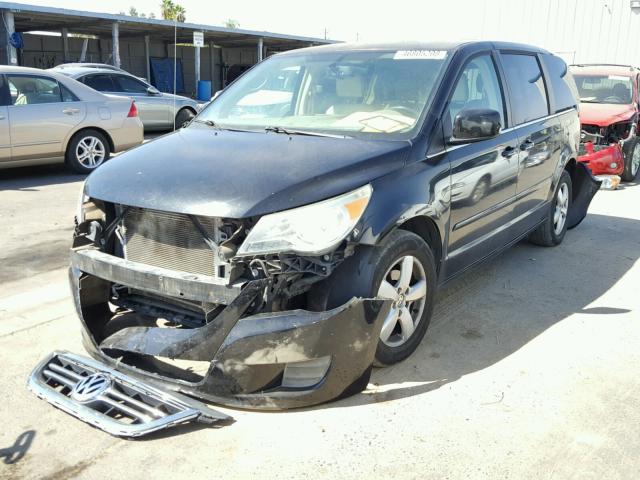 2V4RW3D10AR333421 - 2010 VOLKSWAGEN ROUTAN SE BLACK photo 2