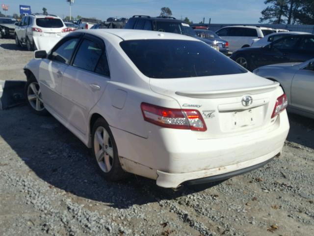 4T1BF3EK8AU576833 - 2010 TOYOTA CAMRY BASE WHITE photo 3