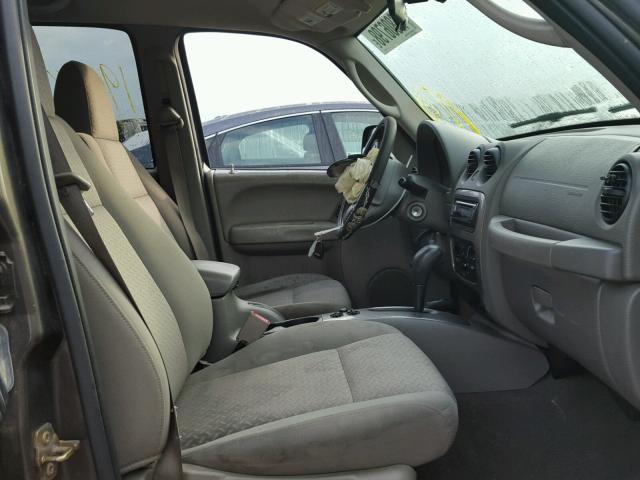 1J4GL38K45W558252 - 2005 JEEP LIBERTY RE BEIGE photo 5