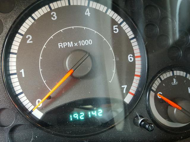 1J4GL38K45W558252 - 2005 JEEP LIBERTY RE BEIGE photo 8