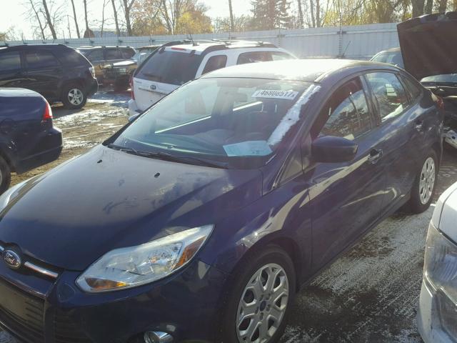 1FAHP3F22CL152850 - 2012 FORD FOCUS SE BLUE photo 2