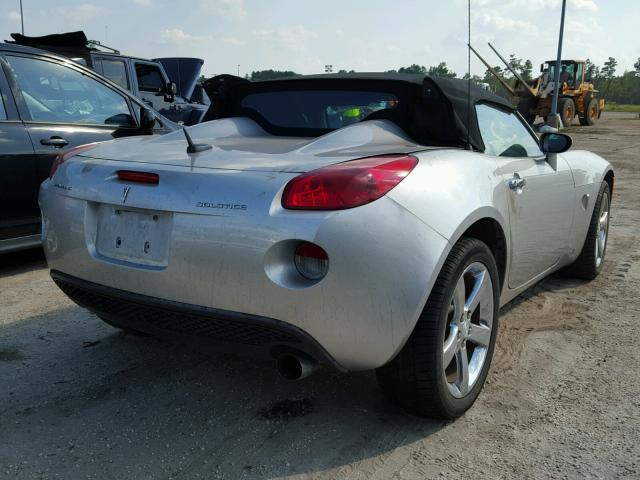 1G2MC35B88Y115600 - 2008 PONTIAC SOLSTICE SILVER photo 4