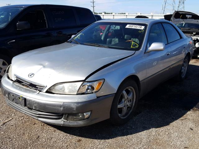 JT8BF28G910313679 - 2001 LEXUS ES 300 SILVER photo 2