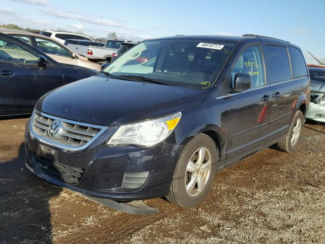 2V4RW3DG1BR622233 - 2011 VOLKSWAGEN ROUTAN SE BLUE photo 2