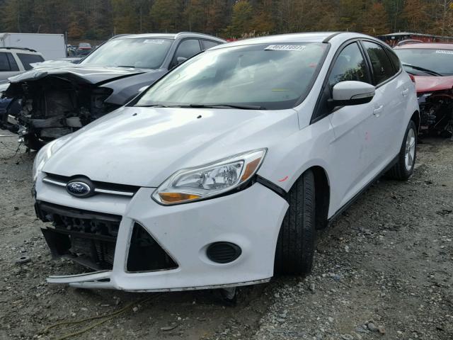 1FADP3K28EL403684 - 2014 FORD FOCUS SE WHITE photo 2